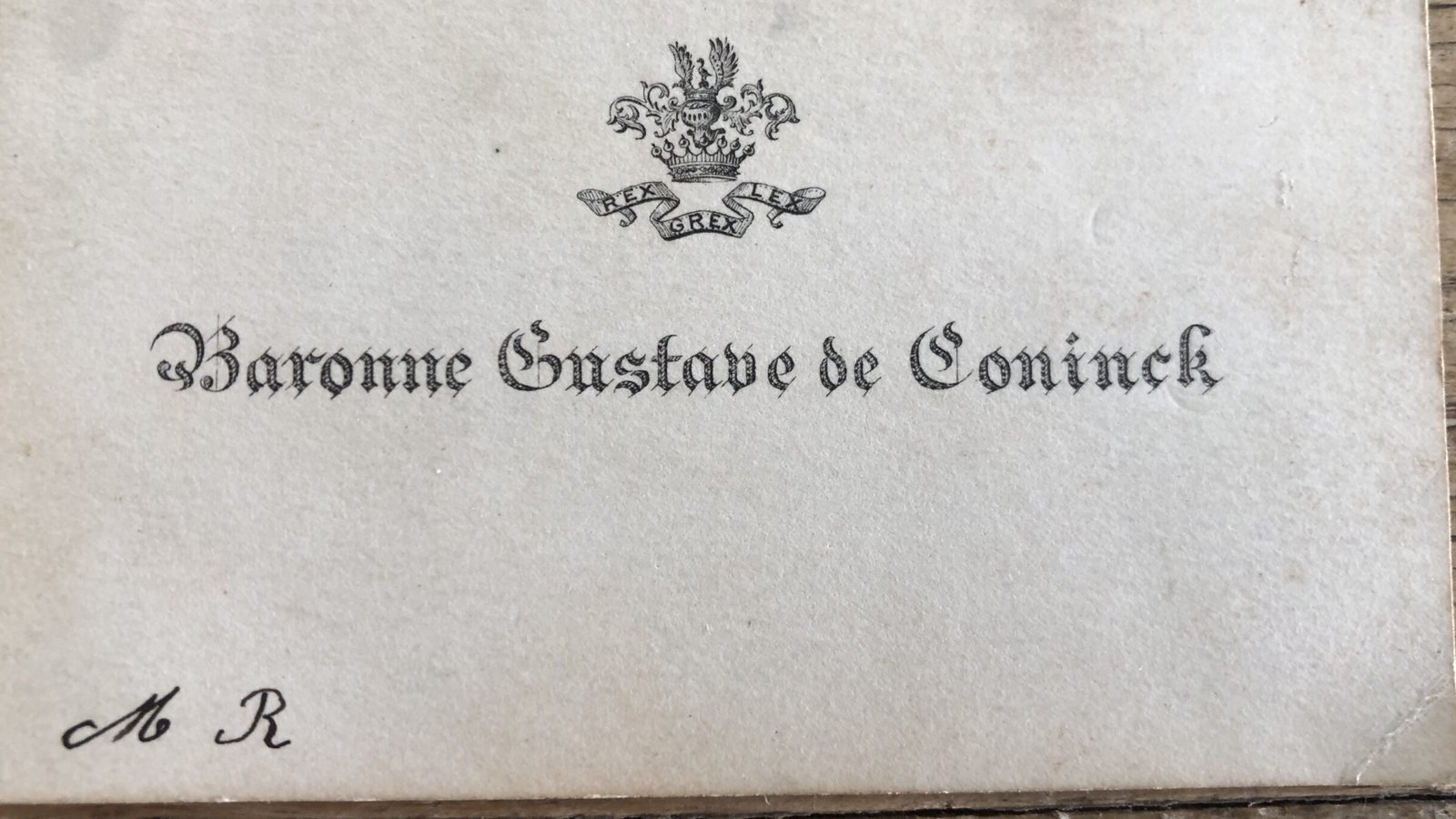 Historisch naamkaartje uit een familiearchief, een document zoals je ze vindt bij stamboom opzoeken in België